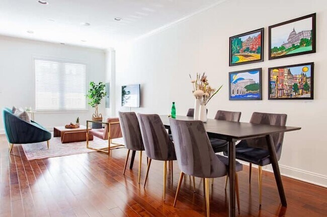 Foto del edificio - 1346 D Street Northeast, Unit Upper