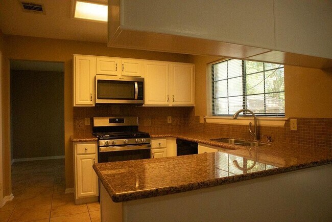 Building Photo - 14211 Oak Chase Dr