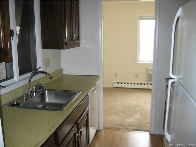 Foto del edificio - 136 Deer Hill Ave