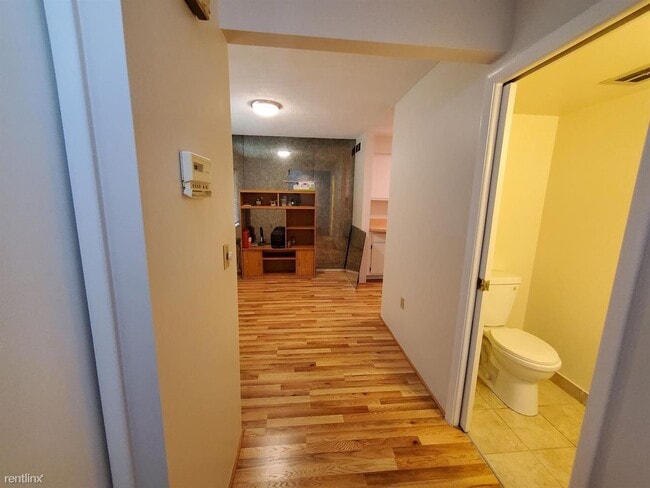 Building Photo - 2 br, 1.5 bath House - 1817 Wickham St