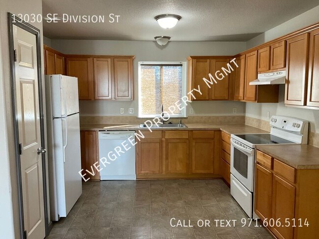 Building Photo - Breathtaking Portland Townhome $2,395 | Be...