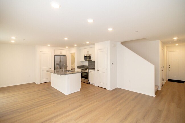 Foto del edificio - Brand New 3 Bed / 3 Bath Townhome In River...