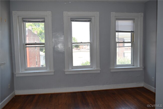 Building Photo - 505 St James St