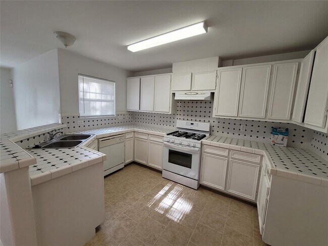 Building Photo - 3116 Bolt St