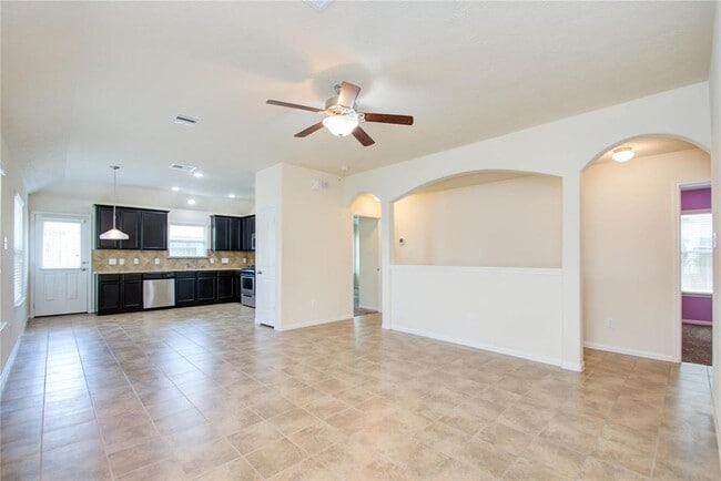 Building Photo - 2131 Tandy Park Way