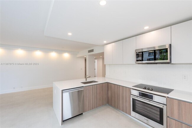 Building Photo - 181 Crandon Blvd