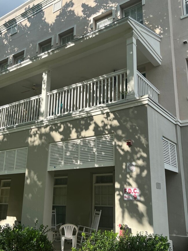 Building Photo - 565 Water St