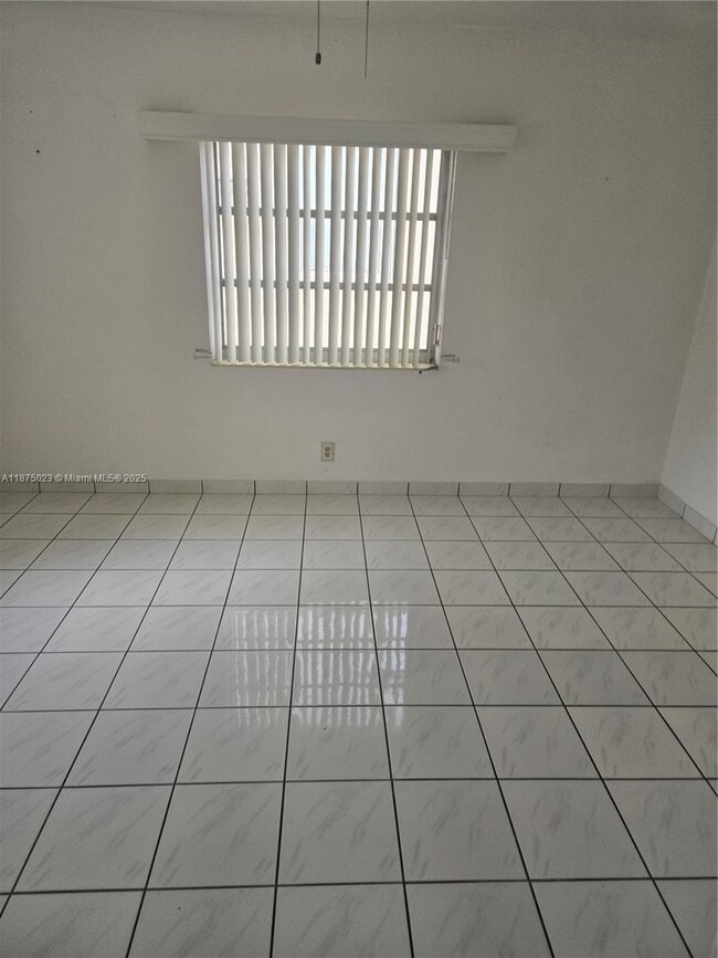 Building Photo - 1708 Plunkett St