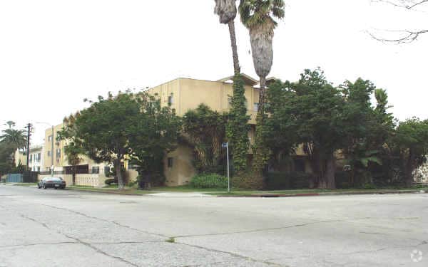 Primary Photo - 2405 W 18th St