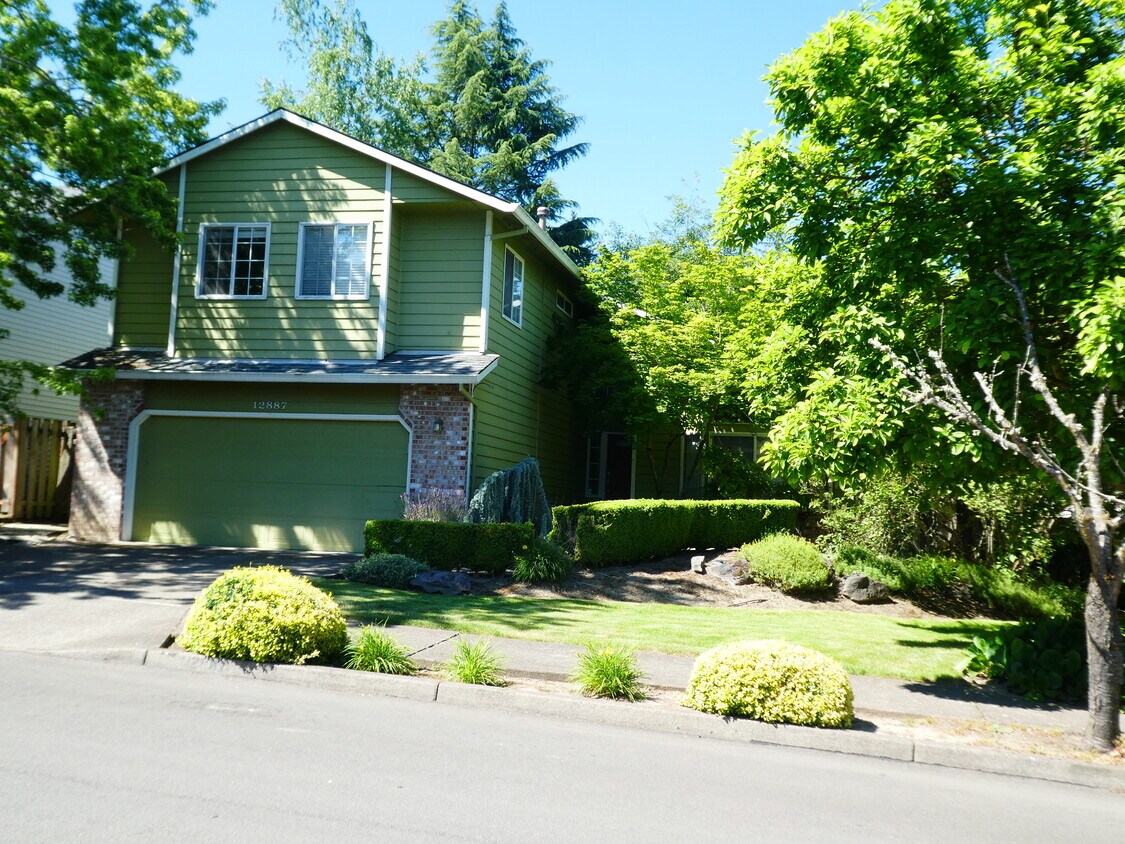 Building Photo - 12887 SW Village Park Ln