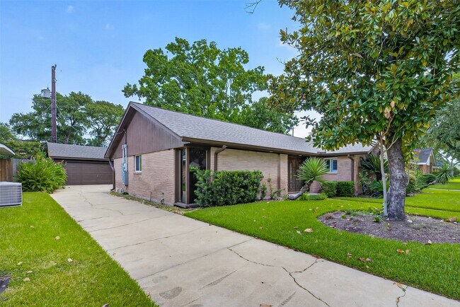 Foto del edificio - 5830 Yarwell Dr