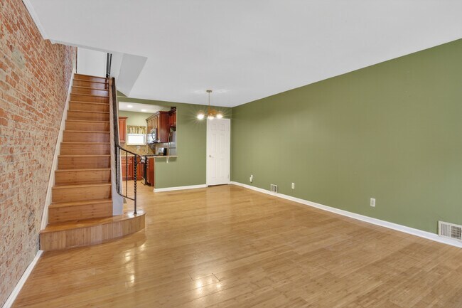 Foto del edificio - 419 McClellan St