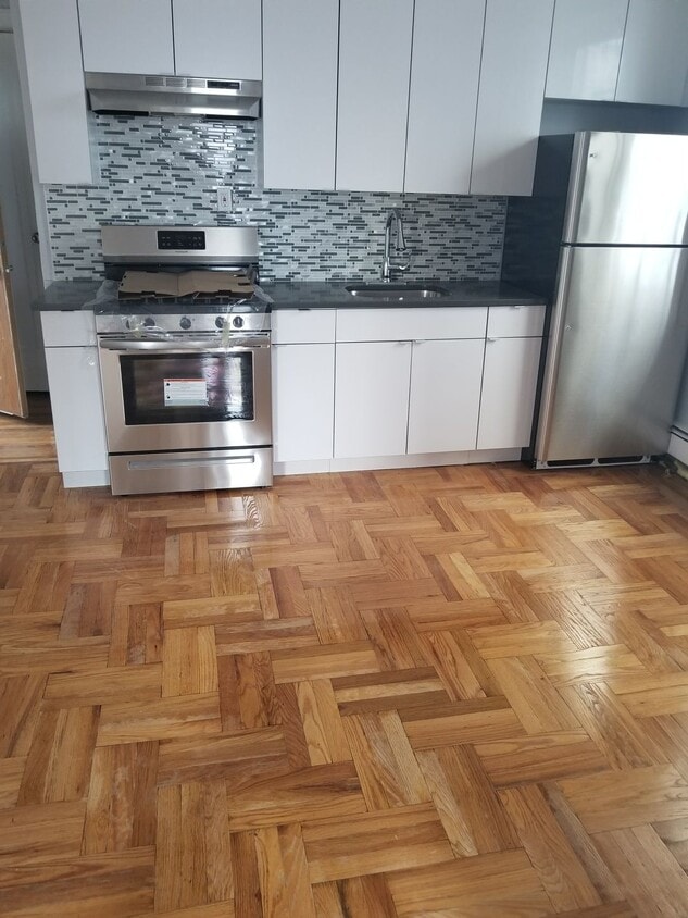 Building Photo - 685 E 226th St