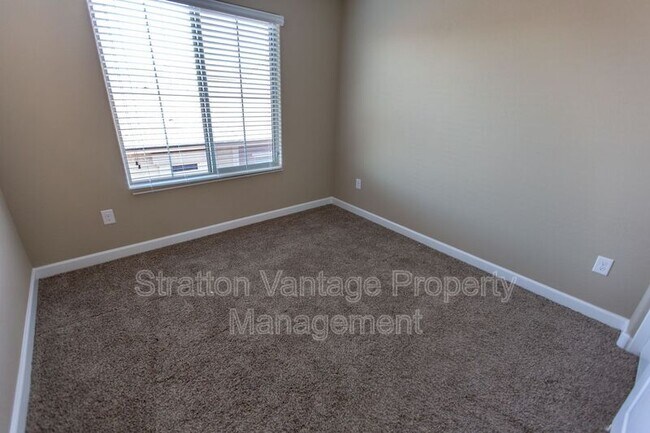 Foto del edificio - 240 W Juniper Ave