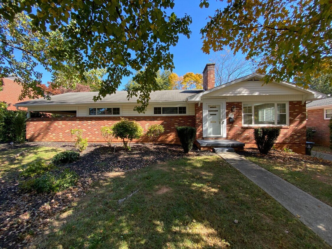 Primary Photo - 1431 Capri Rd SW