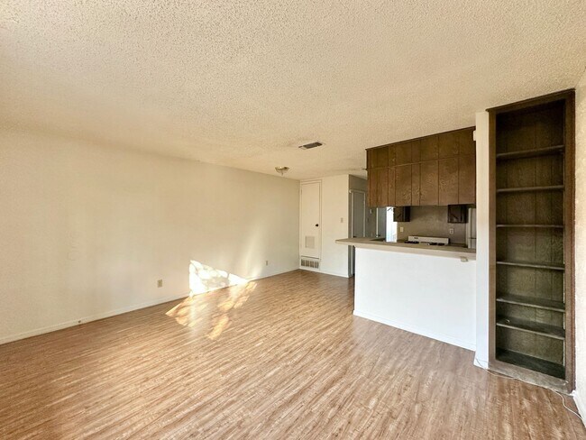 Foto del edificio - 2208 Silverway Dr