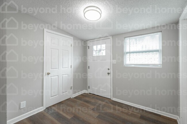 Building Photo - Lovely 3 bedroom / 1 bathroom home in Nort...