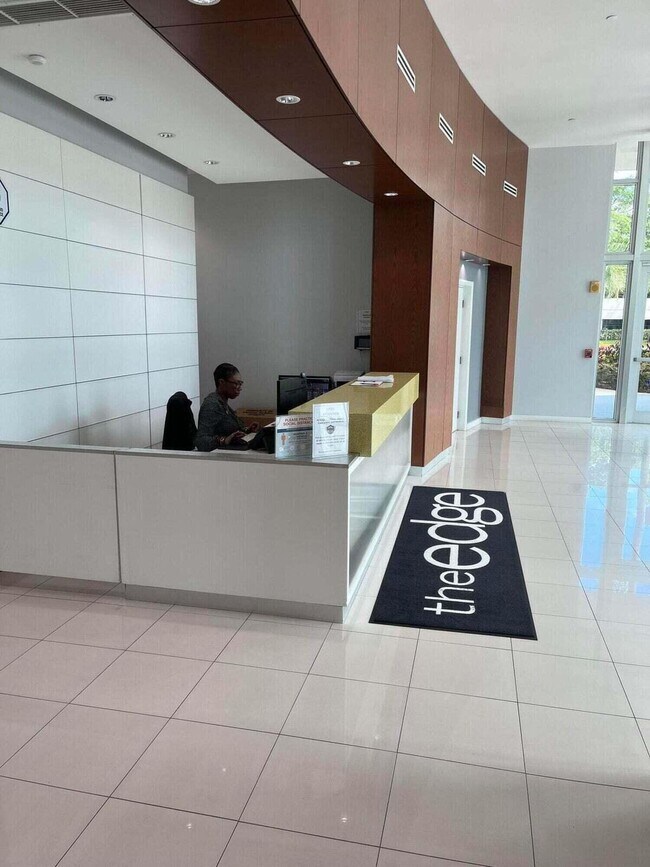 Foto del edificio - 300 S Australian Ave