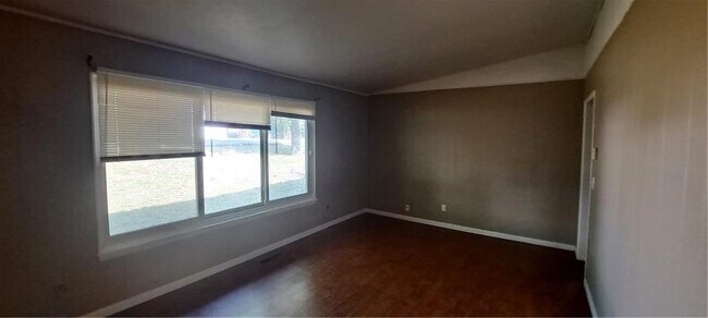 Building Photo - 4 Swanage Dr