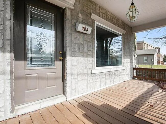Building Photo - Gorgeous 1890's Home