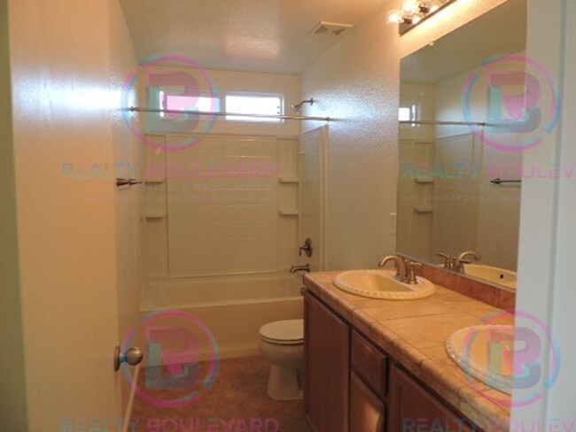 Building Photo - Stunning 4-Bedroom Home with Scenic Views ...