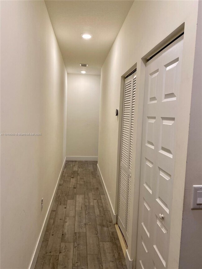 Foto del edificio - 4980 NW 83rd Ave