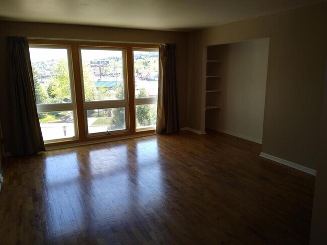 Building Photo - 728 St. Charles St #4