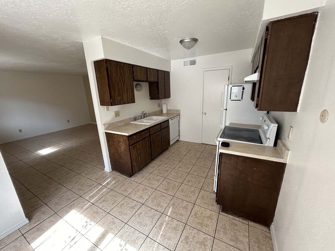 Kitchen - 1038 Texas St NE