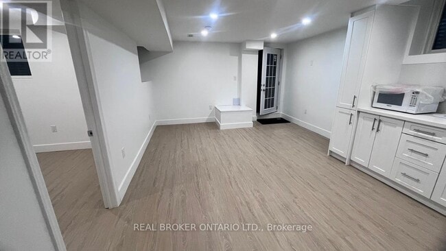 Building Photo - 8 Rainsford Rd