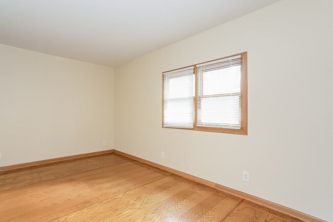 Building Photo - 1221 Oneida St