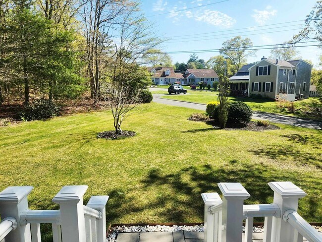 Foto del edificio - 34 Deer Hollow Rd