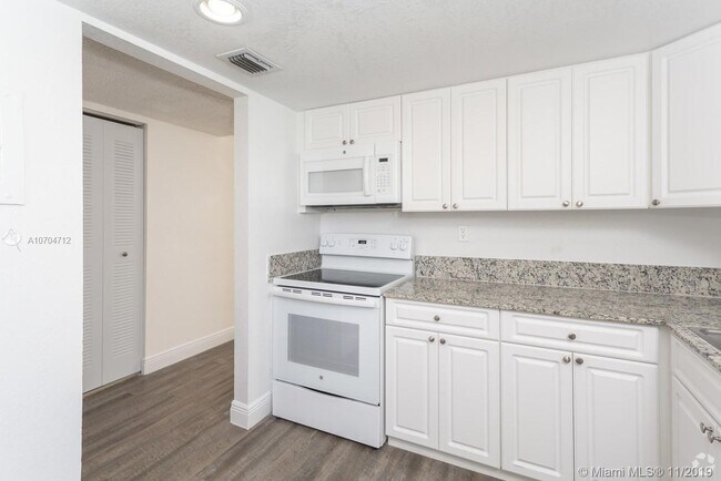 Building Photo - 9345 SW 77th Ave