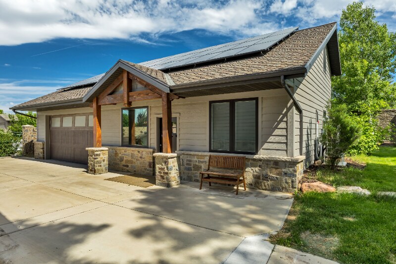 Primary Photo - 2435 E Lambourne Ave