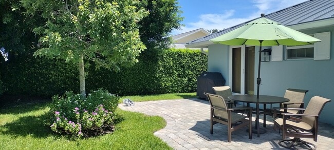 Building Photo - 9583 SE Little Club Way S
