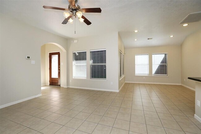 Building Photo - 8231 Gran Villa Dr