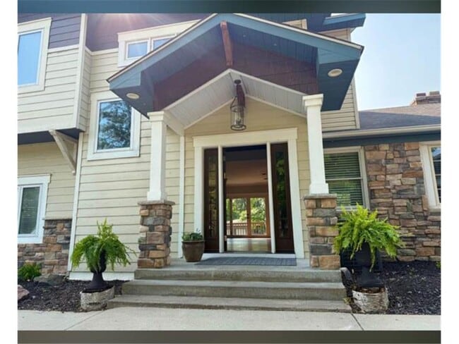 Foto del edificio - 190 Gleason Lake Rd