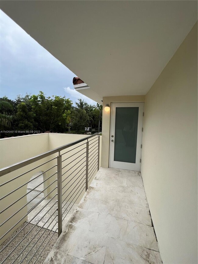 Building Photo - 9210 SW 73rd Avrd