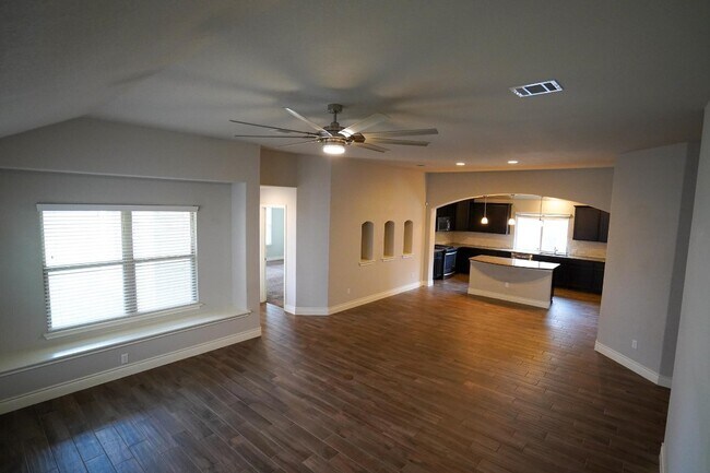 Foto del edificio - 421 Sterling Ridge Dr