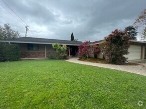 Building Photo - 1402 Newfoundland Dr