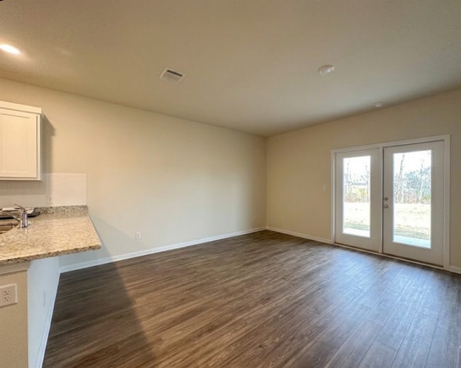Building Photo - AVAILABLE NOW; APPLY AT OUR WEBSITE TODAY!!