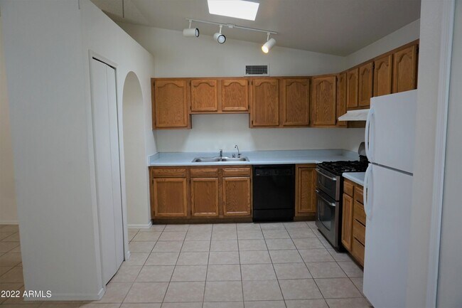 Building Photo - 764 S Sunset Vista Dr