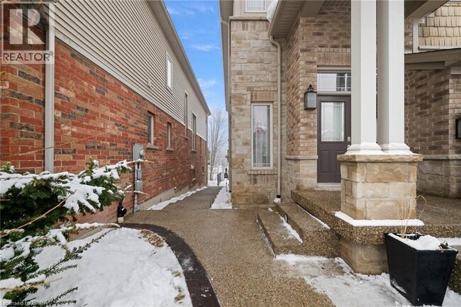 Building Photo - 695 Robert Ferrie Dr