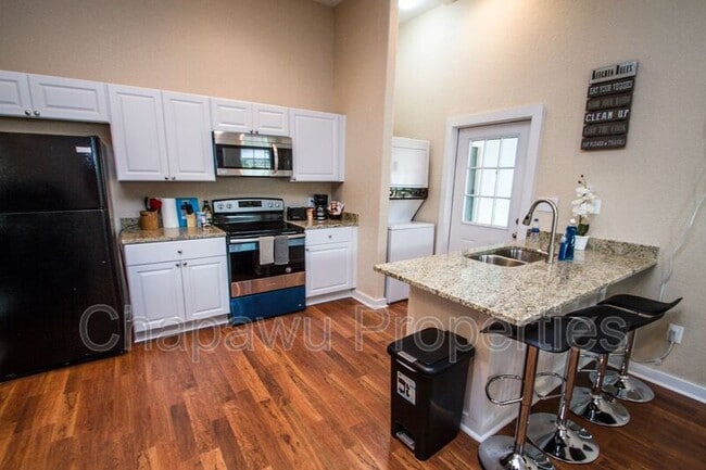 Building Photo - 121 Douglas Way St