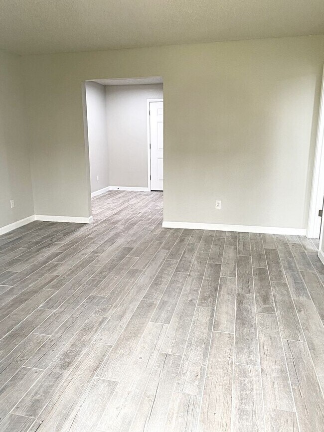 Foto del edificio - 5917 Bedford Dr