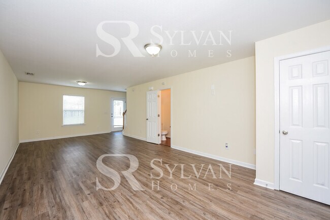 Foto del edificio - Spacious 4BR 2.5BA Home