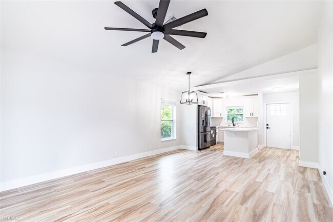 Foto del edificio - 4 br, 2 bath House - 305 S Swinton Ave