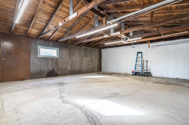 Building Photo - 1610 9th Ave N
