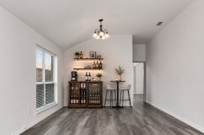 Building Photo - Welcome home to this beautifully maintained 4-bedroom, 2-bath, single-story home in the desirable...