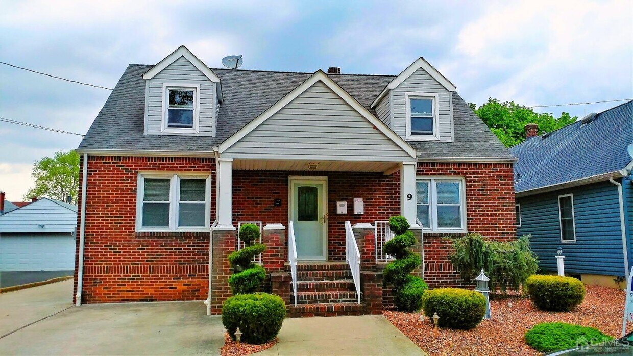 9 Orchard St Unit 2, South Amboy, NJ 08879 Room for Rent in South