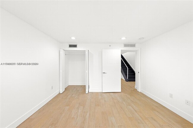 Foto del edificio - 1966 Biarritz Dr